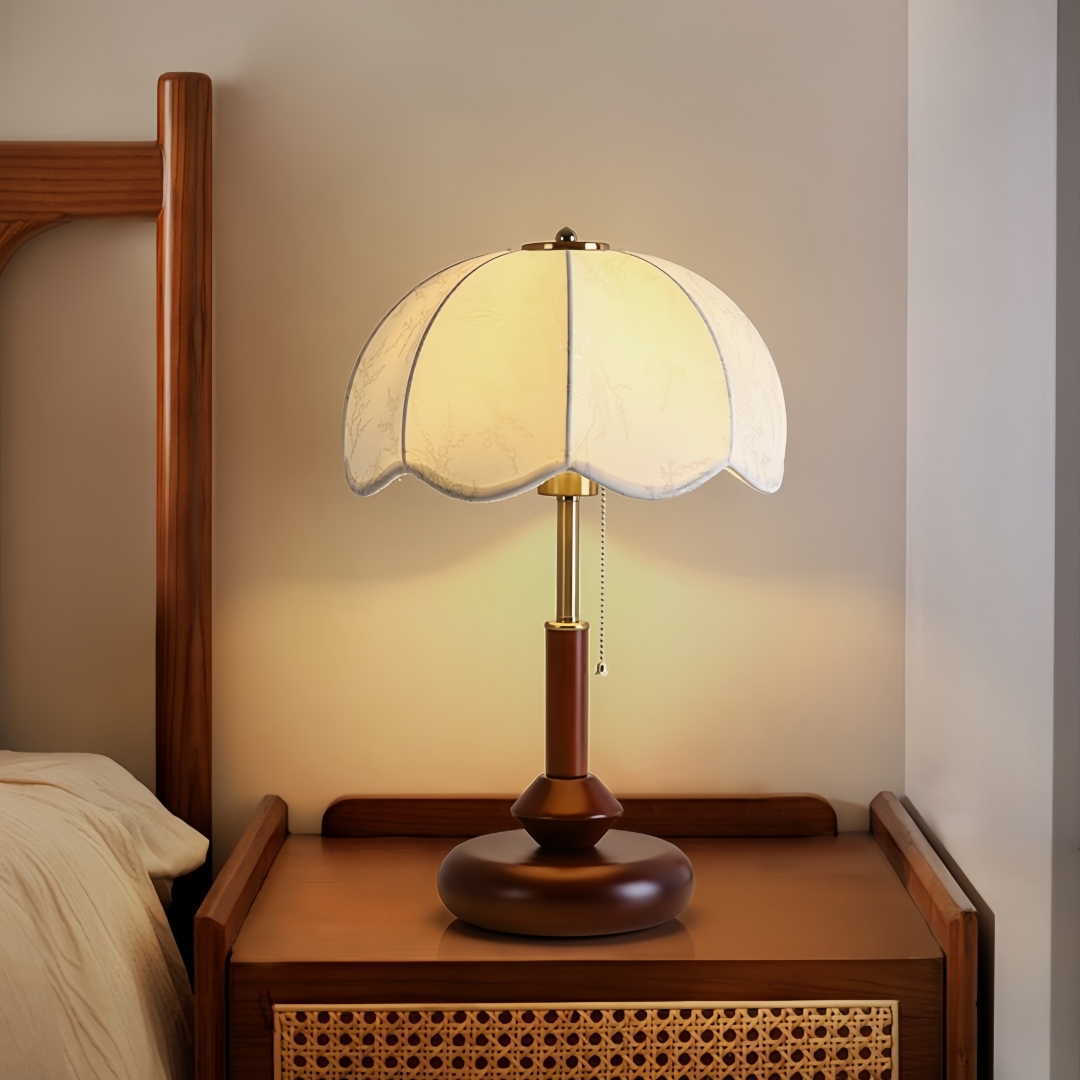 Vintage Scalloped Dome Table L - огляд і ціна Home Decor Lighting