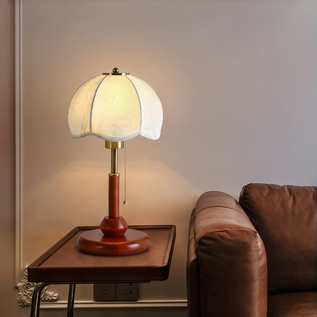 Vintage Scalloped Dome Table L - огляд і ціна Home Decor Lighting