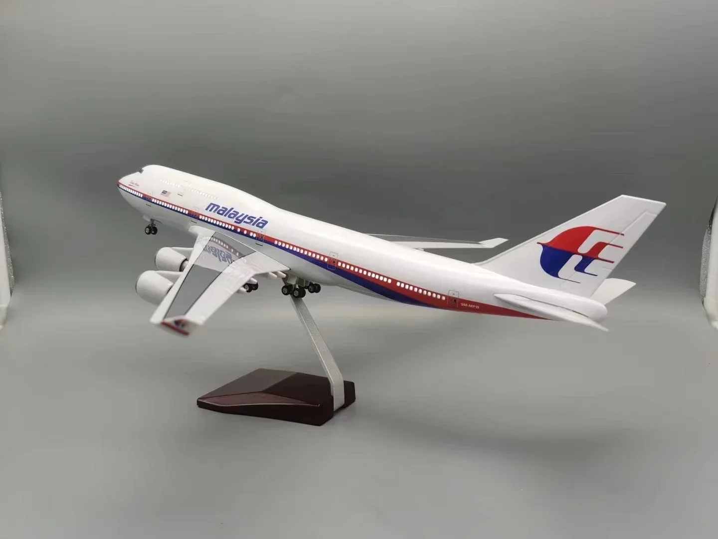 B747 Malaysia Airways 1/150 Sc - огляд і ціна Home Decor Malaysia