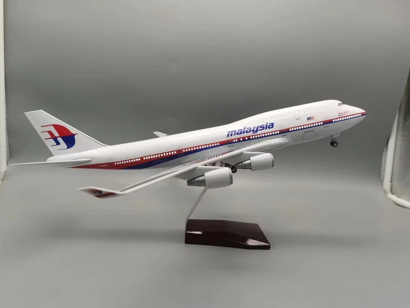 B747 Malaysia Airways 1/150 Sc - огляд і ціна Home Decor Malaysia